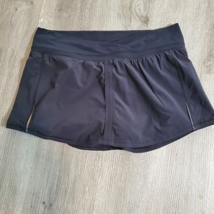 LULULEMON black runner skort size 8